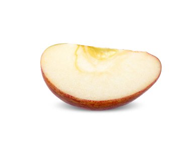 Beyaz kırpma yolu üzerinde izole dilim elma.