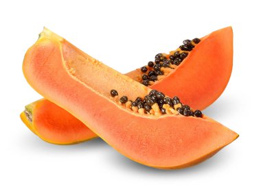 Beyaz kırpma yolu üzerinde izole dilim papaya.