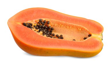 Yarım papaya beyaz kırpma yolu üzerinde izole.