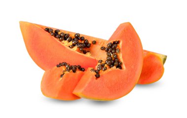 Beyaz kırpma yolu üzerinde izole dilim papaya.