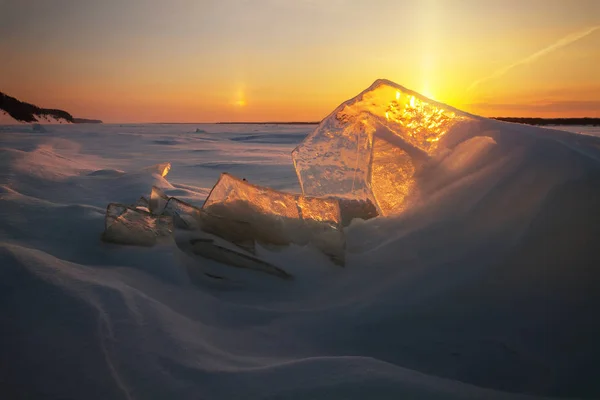 얼음을 태양이 빛나는 — 스톡 사진