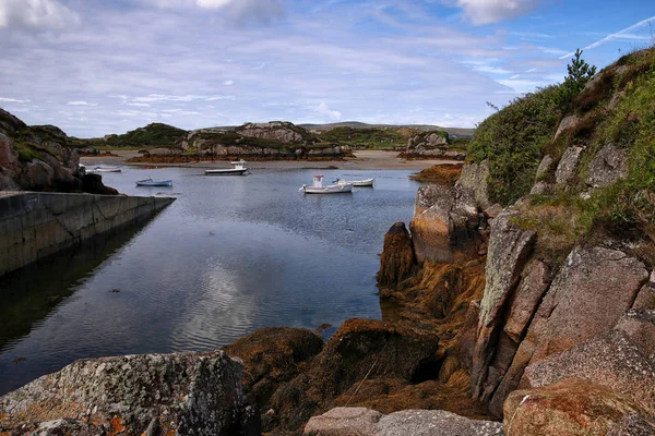 Csónakok Egy Csendes Öbölben Közelében Burtonport Donegal Írország — Stock Fotó