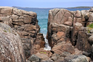 Kayaların üzerinde'nın Atlantik kıyısında, İngiltere