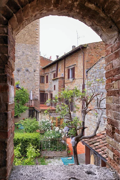 Древние Каменные Здания Улицы Lucca Tuscany Italy — стоковое фото