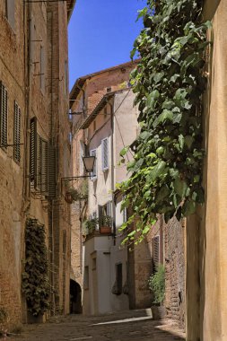 Siena'da dar sokak, Toskana, İtalya