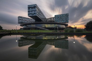 Skolkovo yenilik Merkezi. Moskova Yönetim Okulu Binası 