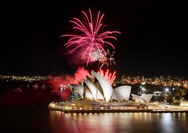 Sydney, Avustralya - 8 Mart 2018: Etkileyici bir havai fişek Sydney Opera House tarafından barındırılan göster