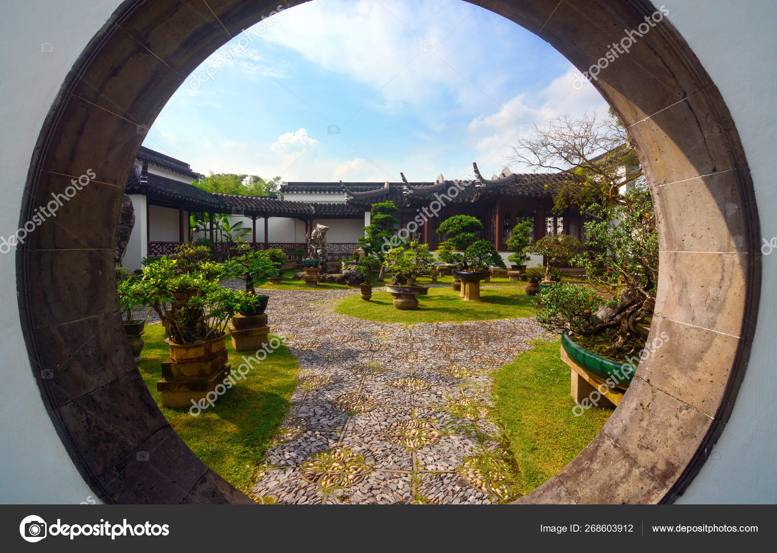 Puerta Luna Jardín Bansai Jardín Chino Singapur — Foto de stock #268603912  © Kagenmi, image size:1600x1138