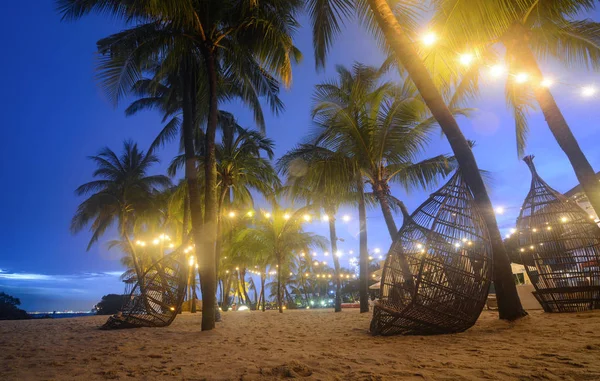 Wiklinowe Krzesła Relaksującej Plaży Siloso Beach Singapur Obraz Stockowy