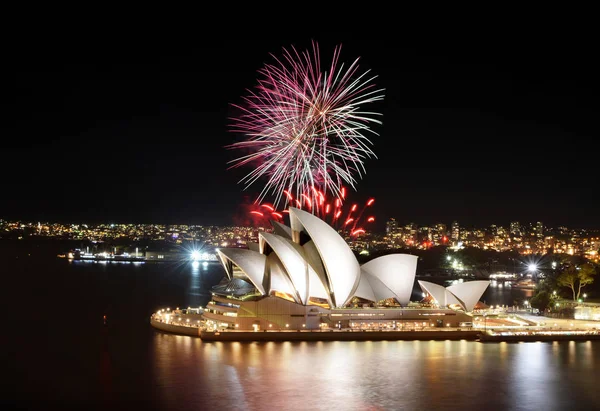 Sydney Australia Marca 2018 Kolorowe Wybuchy Fajerwerków Wypełnić Nocne Niebo Obrazy Stockowe bez tantiem