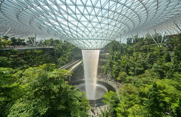 Singapur Agosto 2019 Jewel Changi Enorme Cascada Rain Vortex Ayudan — Foto de Stock