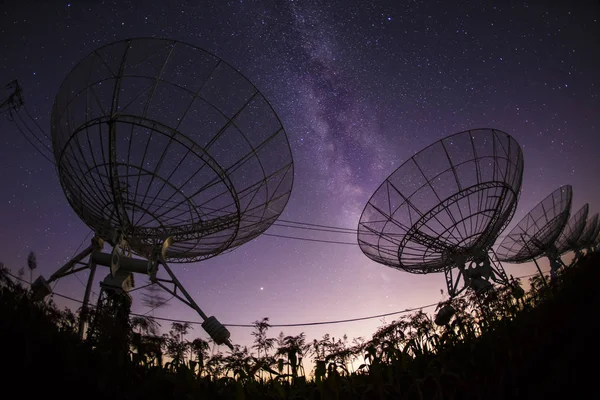 Radiotelescopen Melkweg Nachts — Stockfoto