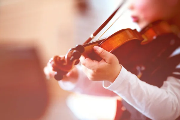 Criança Tocando Violino Quarto — Fotografia de Stock