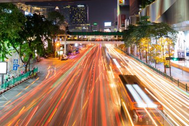 8 Kasım 2018 BANGKOK, THAILAND - Ratchaprasong Kavşağı 'nda (Siyam) uzun süreli gece lambası