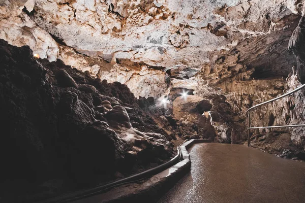 Slovakya büyük mağarada