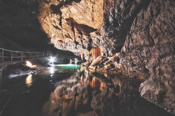 Slovakya büyük mağarada