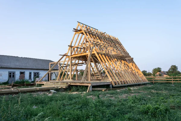 Holzrahmen Wohnhaus Bau Wohnhausneubau Vor Blauem Himmel Bei Sonnenuntergang — Stockfoto
