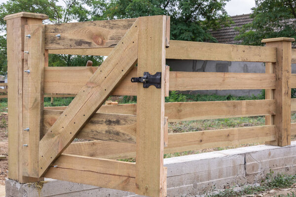 Wicket fence in the style of a ranch.