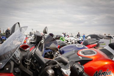 Tiraspol, Moldova - 11 Mayıs 2019: drag sokak bisikletleri motosiklet Suzuki, Honda ve diğerleri 11 Drag yarış turnuvalarında