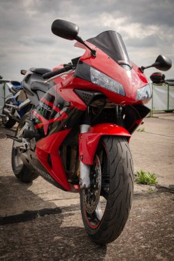 Tiraspol, Moldova - 11 Mayıs 2019: Drag street Honda motosiklet 11 Drag yarış turnuvalarında yarışa hazır