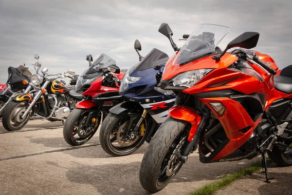 Tiraspol, Moldova - 11 Mayıs 2019: drag sokak bisikletleri motosiklet Suzuki, Honda ve diğerleri 11 Drag yarış turnuvalarında