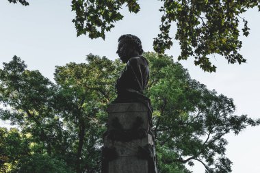 Ukrayna, Odessa - 28 Ağustos 2019: Alexander Puşkin anıtı. Alexander Puşkin Rus şair, siyah köle Abram Hannibal 'ın oğluydu..