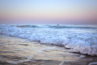 Fırtınalı deniz dalgaları, güzel deniz manzarası, doğa güçleri, doğal afet. Dalgalar Detaylı Deniz.
