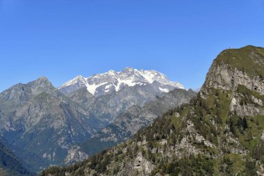 Monte Rosa, Valsesia vadisinde Cima Massero 'dan görüldü.