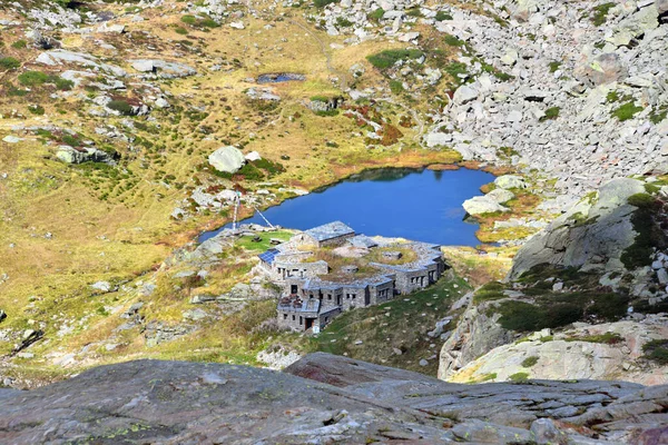비엘라 산맥에 자리잡고 호수의 보석인 바르마 — 스톡 사진