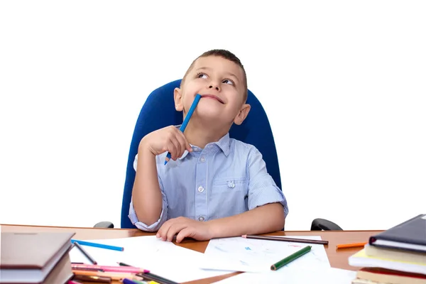 Een Jongen Van Voorschoolse Leeftijd Zit Aan Een Tafel Met — Stockfoto