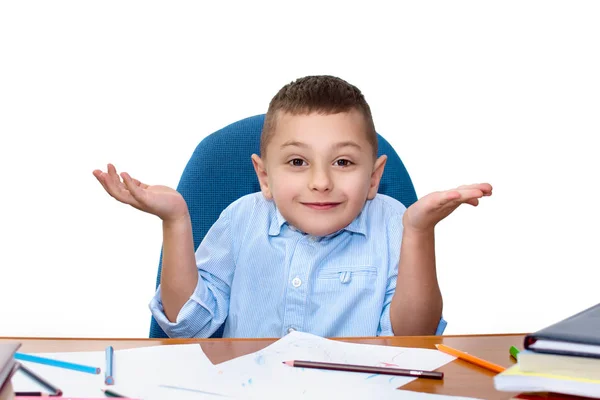 Niño Edad Escolar Sentado Mesa Con Lápices Hojas Papel Extiende Imagen de stock