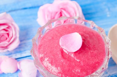 bir gülü yapılan reçel