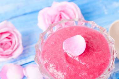 bir gülü yapılan reçel