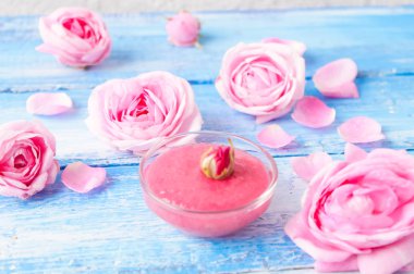 bir gülü yapılan reçel