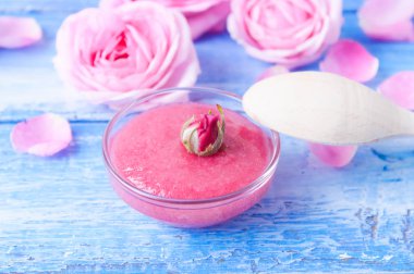 bir gülü yapılan reçel