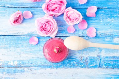 bir gülü yapılan reçel