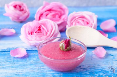 bir gülü yapılan reçel