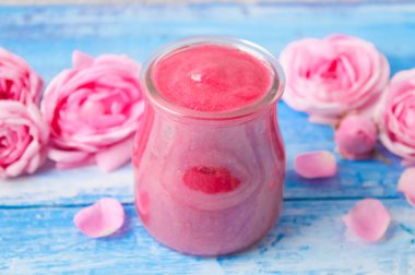 bir gülü yapılan reçel