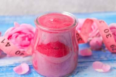 Gül yaprakları jam