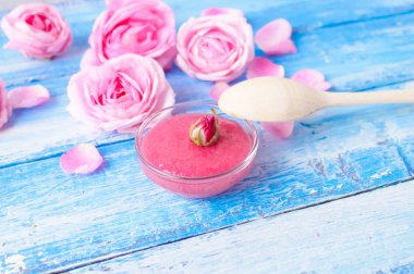 Gül yaprakları jam