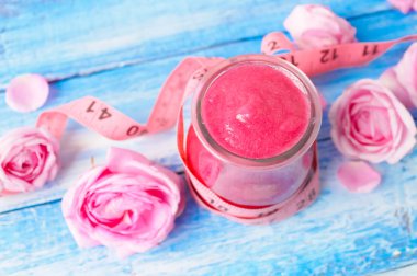 Gül yaprakları jam