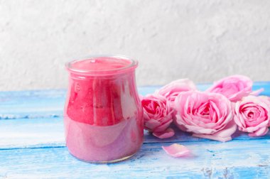 Gül yaprakları jam