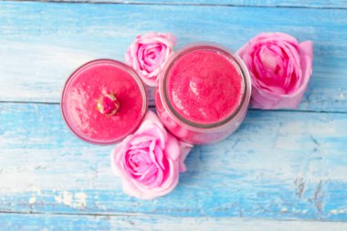 Gül yaprakları jam