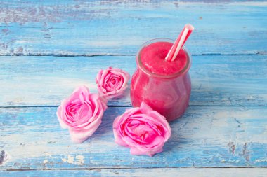 Gül yaprakları jam