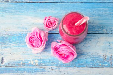 Gül yaprakları jam