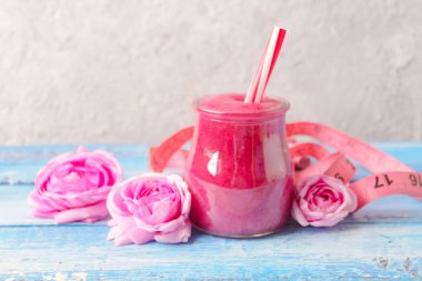 Gül yaprakları jam