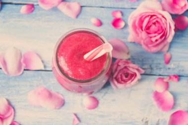 Gül yaprakları jam