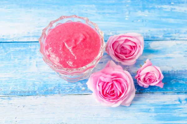 bir gülü yapılan reçel