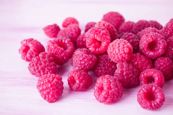 Himbeeren Auf Einem Holzgrund — Stockfoto