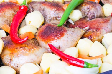 sebze ve patates, seçici odak ile yükseltilmiş ördek bacaklar